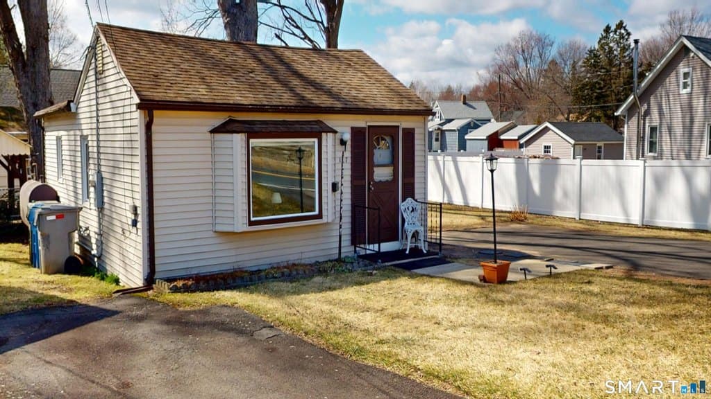 1 bedroom house for sale at 137 Brook St Bristol - $199,000