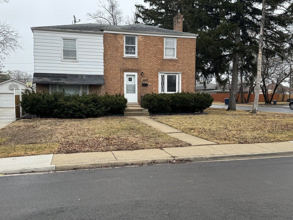 4 bedroom house for sale at 1463 Speechley Blvd Berkeley - $349,900