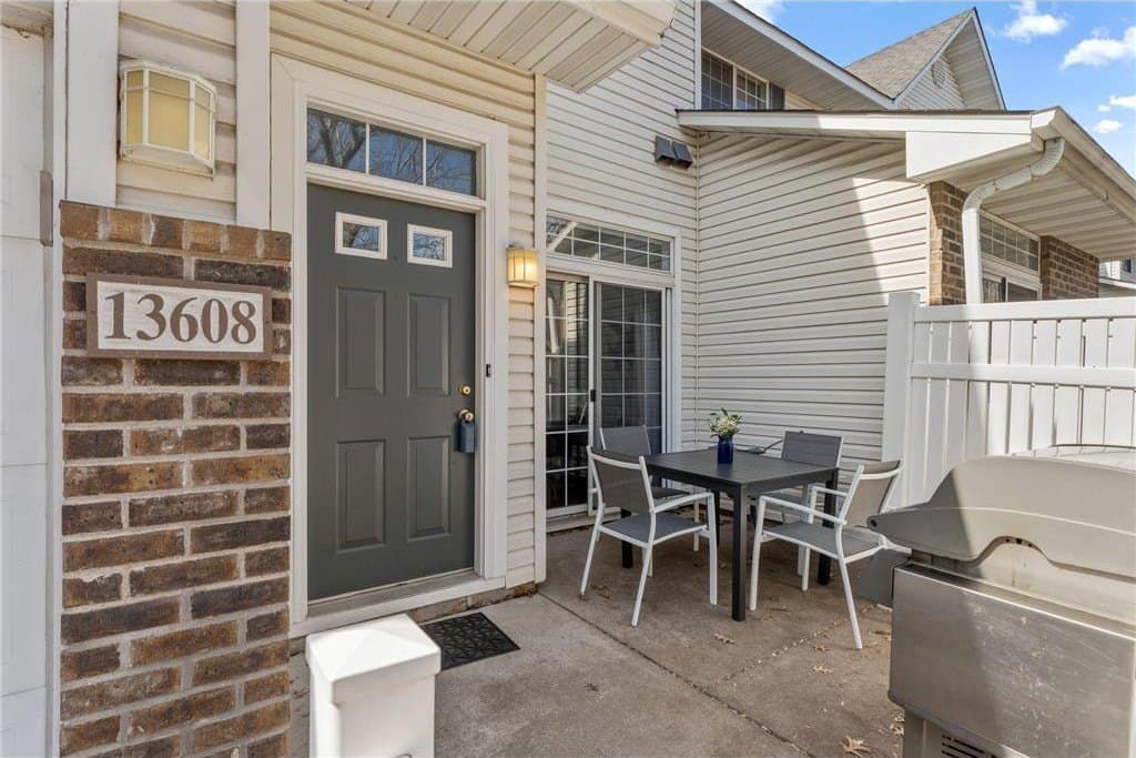 2 bedroom townhouse for sale at 13608 Carmody Dr Eden Prairie 55344 - $265,000