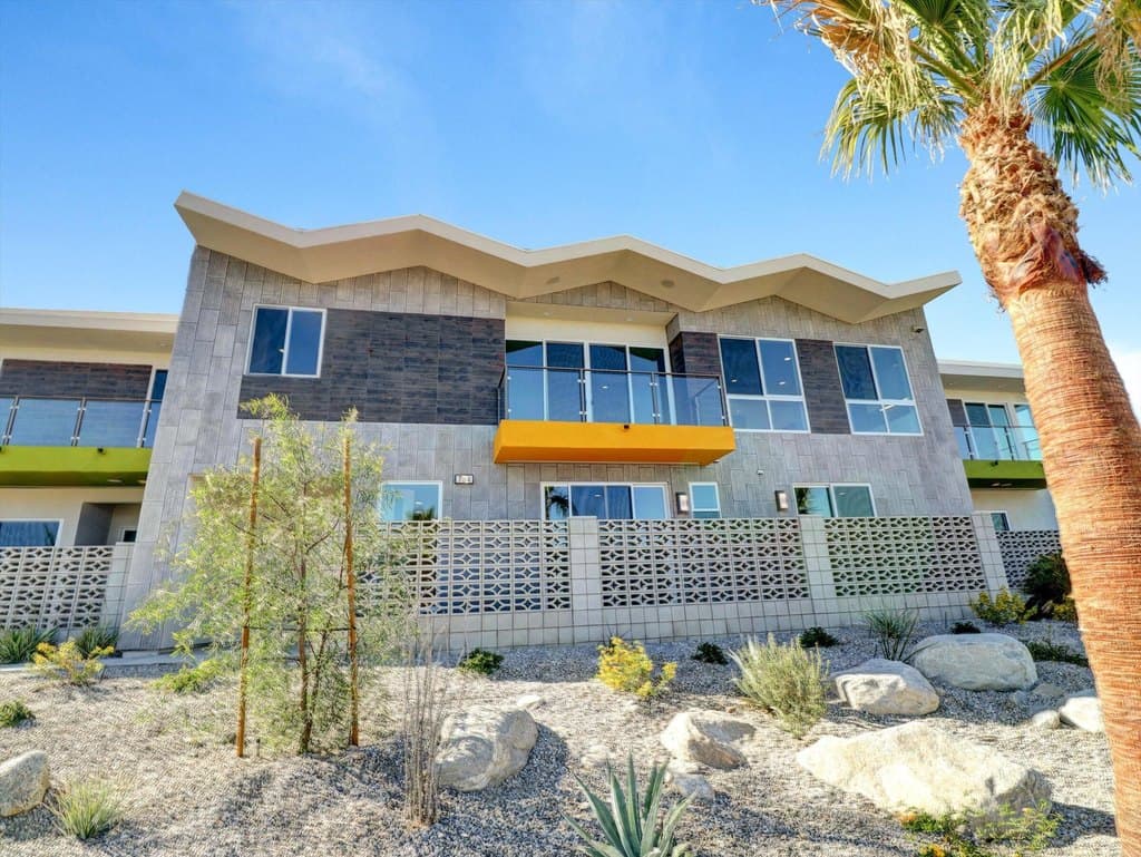 3 bedroom townhouse for sale at 764 Obsidian Loop E Palm Springs 92264 - $970,000