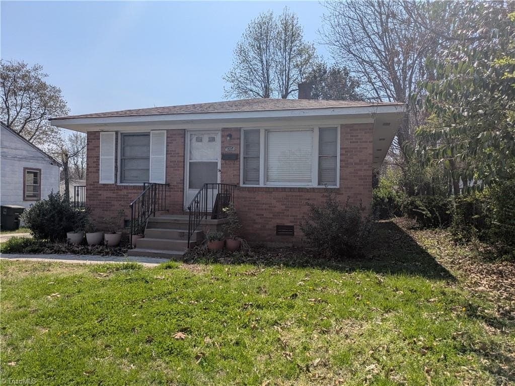3 bedroom house for sale at 4004 Wooddale Ln Greensboro - $159,900