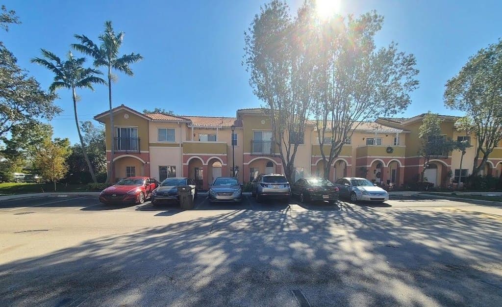 2 bedroom townhouse for sale at 102 S Santa Catalina Cir North Lauderdale - $219,500
