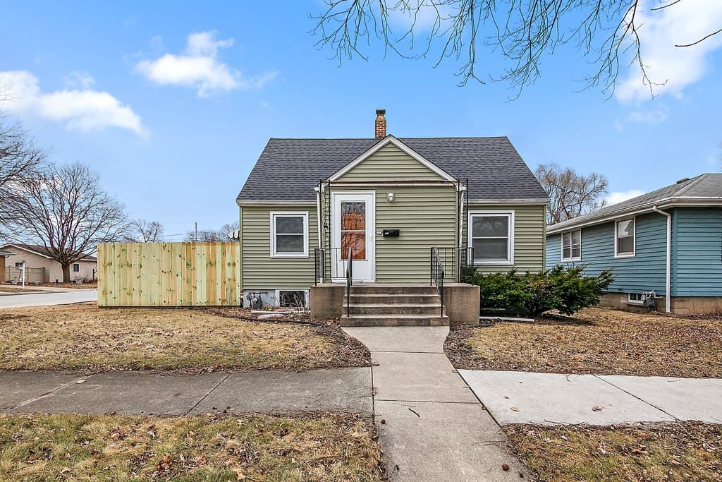 2 bedroom house for sale at 212 S Blaine Ave Bradley - $159,500