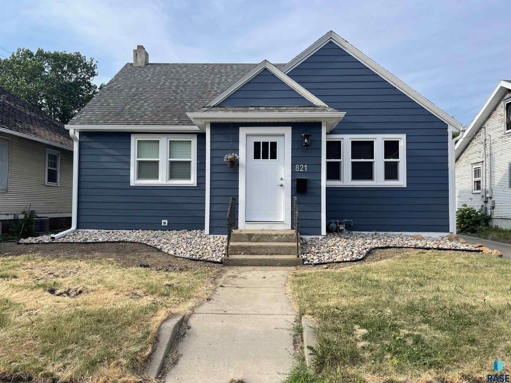 4 bedroom house for sale at 821 W 22nd St Sioux Falls - $299,900