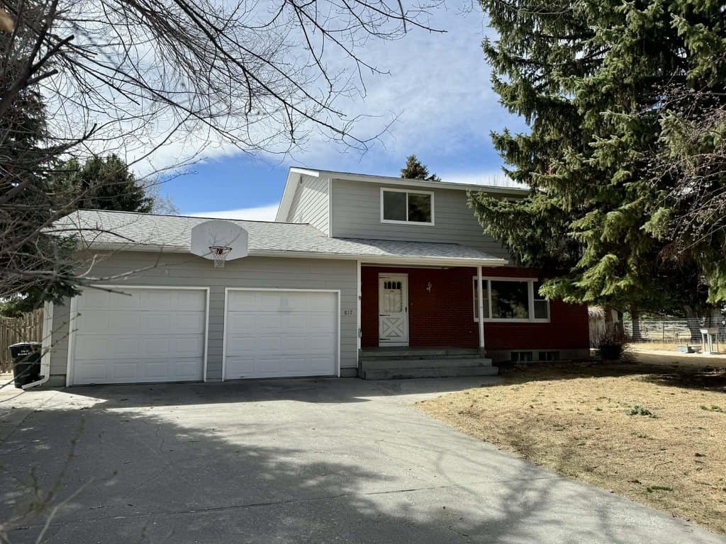 4 bedroom house for sale at 817 Lombardy Cir Riverton 82501 - $395,000