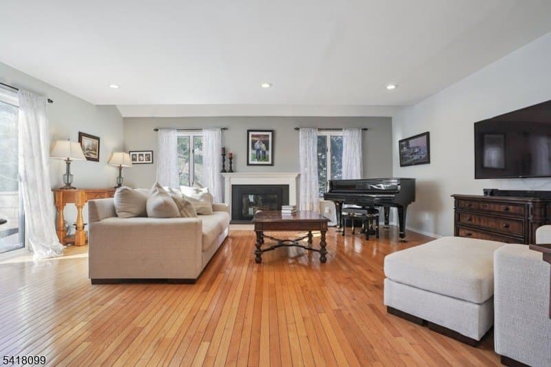 3 bedroom condo for sale at 77 Derby Ct Madison 07940 - $829,000