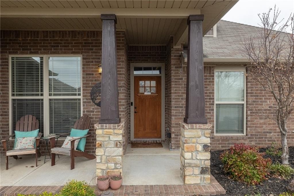 4 bedroom house for sale at 951 Piper St Cave Springs - $389,900