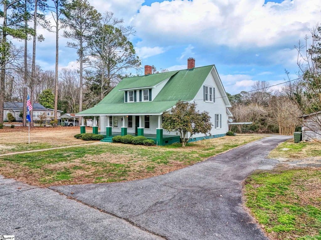 4 bedroom house for sale at 302 Gassaway St Central - $435,000