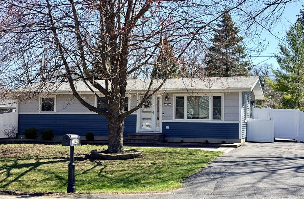3 bedroom house for sale at 21437 W Engle Dr Venetian Village 60046 - $289,000