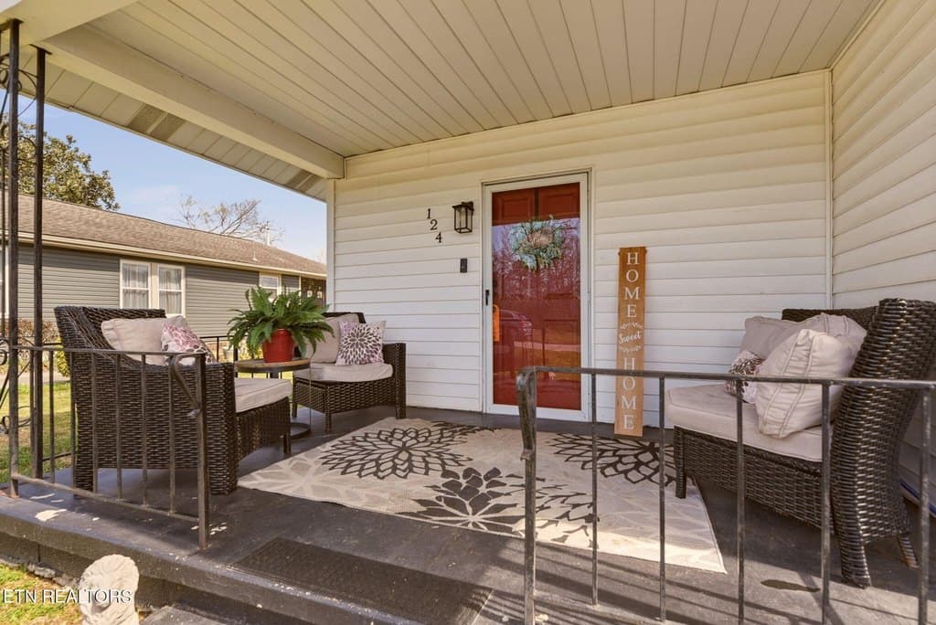 3 bedroom house for sale at 124 E Franklin St Alcoa - $195,000