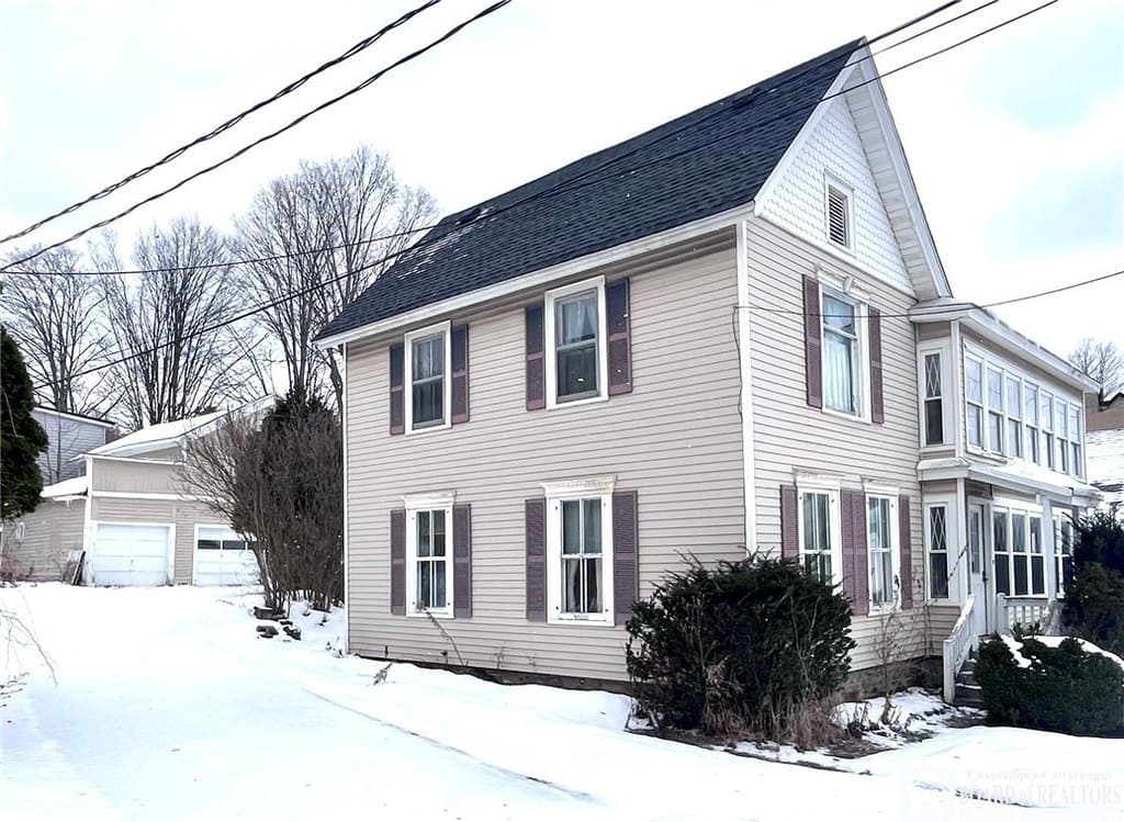 3 bedroom house for sale at 24 Washington St Cattaraugus - $89,900