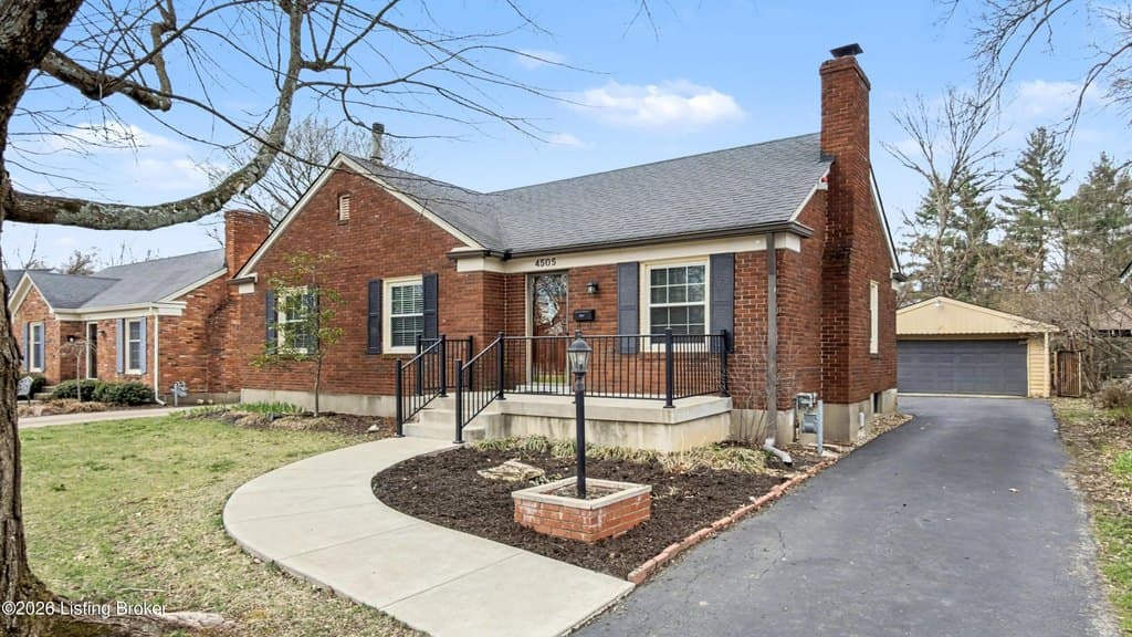 3 bedroom house for sale at 4505 Fox Run Rd Beechwood Village - $372,000