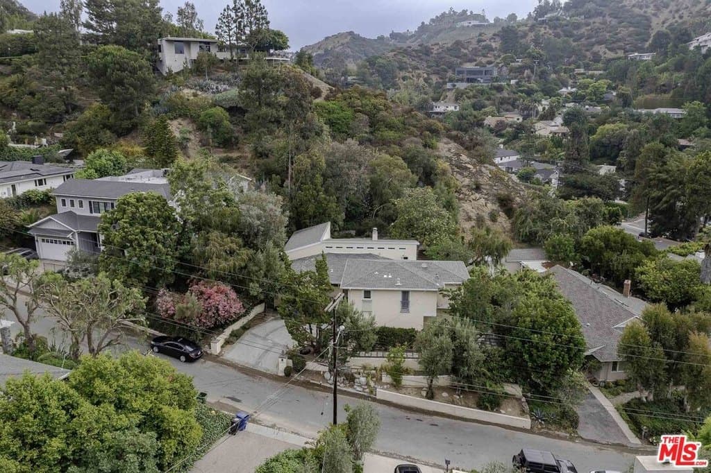 4 bedroom house for sale at 2250 Betty Ln Beverly Hills - $2,590,000