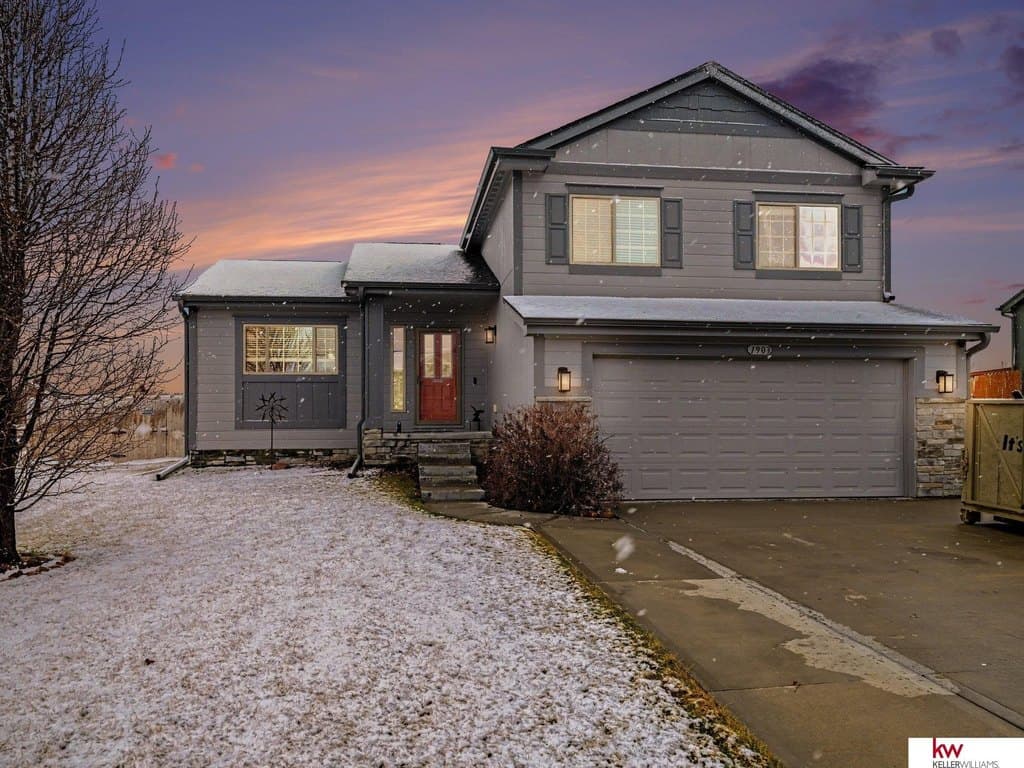 3 bedroom house for sale at 1903 Mesa St Bellevue - $334,900