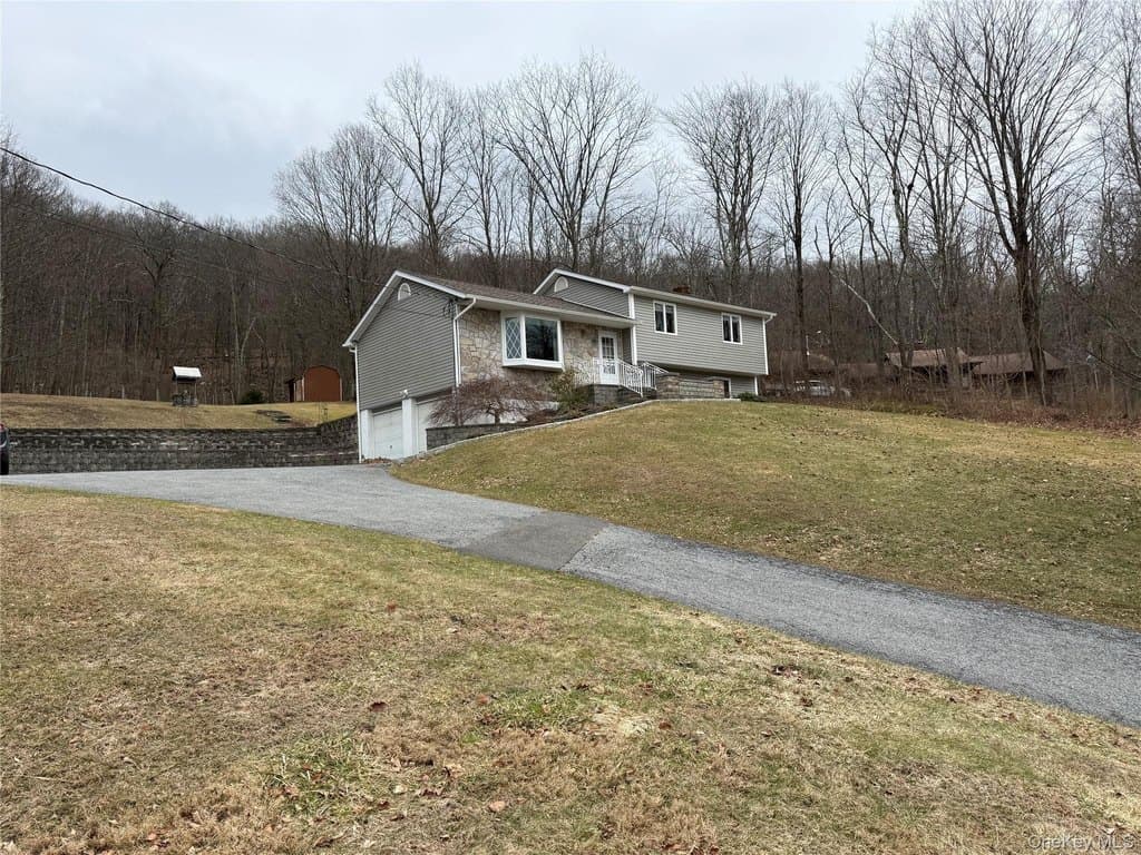 3 bedroom house for sale at 128 Lookout Pass Beekman - $629,000