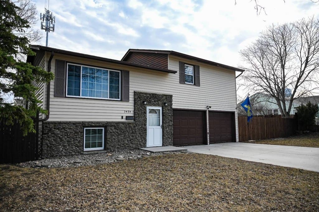 4 bedroom house for sale at 1454 7th St Brookings 57006 - $329,900