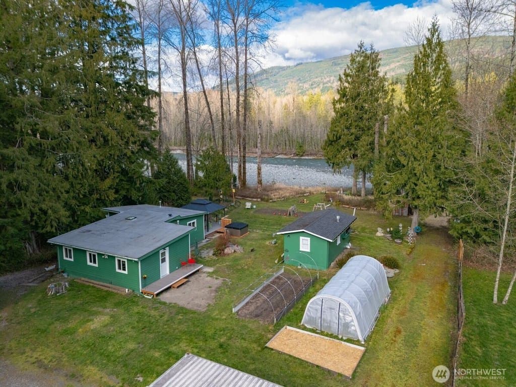 2 bedroom house for sale at 6070 Saxon Rd Acme - $595,000