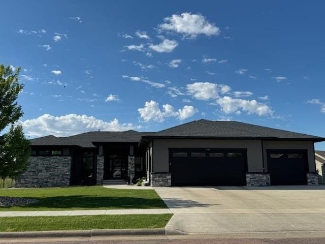 4 bedroom house for sale at 809 Rylee Way Yankton 57078 - $879,000