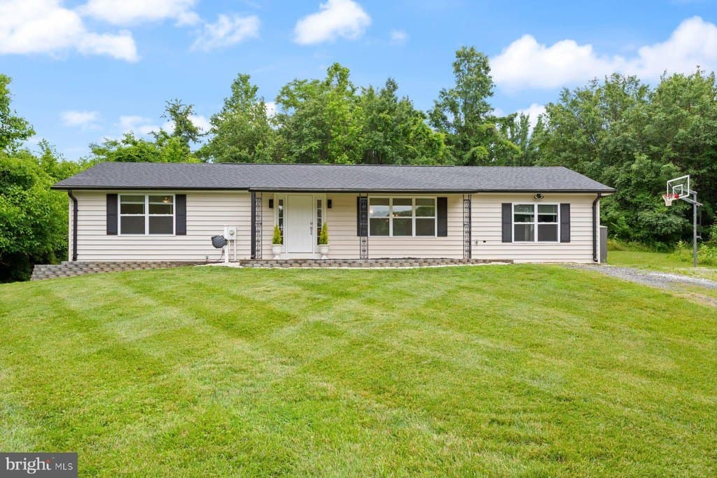 3 bedroom house for sale at 2806 Duvall Rd Burtonsville - $589,000