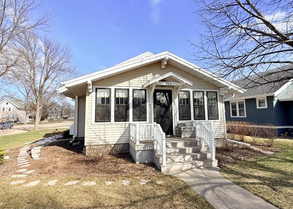 2 bedroom house for sale at 924 N Main St Aberdeen - $299,900