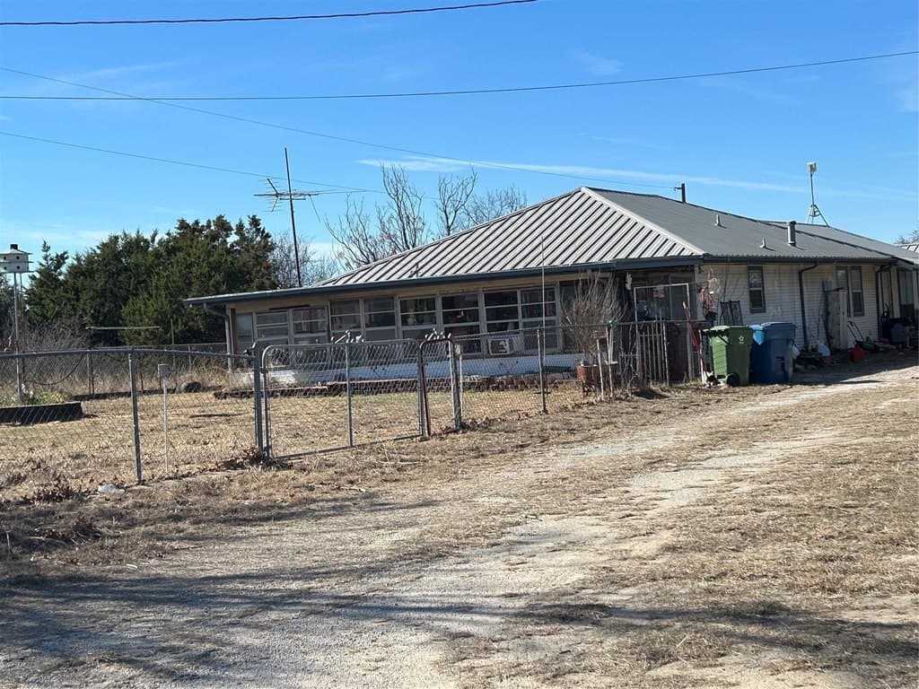 2 bedroom house for sale at 3292 W FM 5 Annetta - $494,000