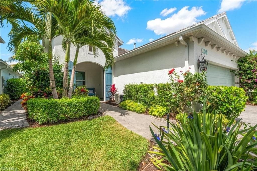 2 bedroom house for sale at 2302 Marquesa Cir Naples 34112 - $649,000