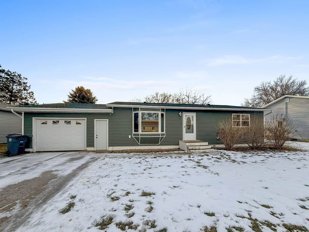3 bedroom house for sale at 514 Valley Ave Burlington - $224,900