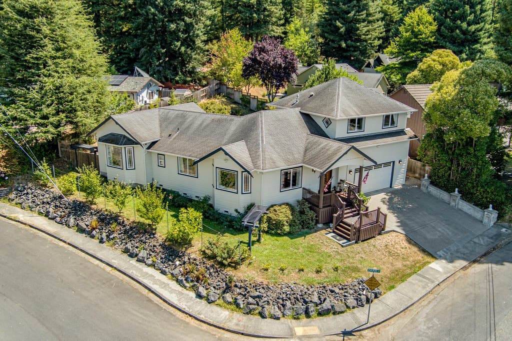 4 bedroom house for sale at 128 Park Ave Blue Lake - $794,999
