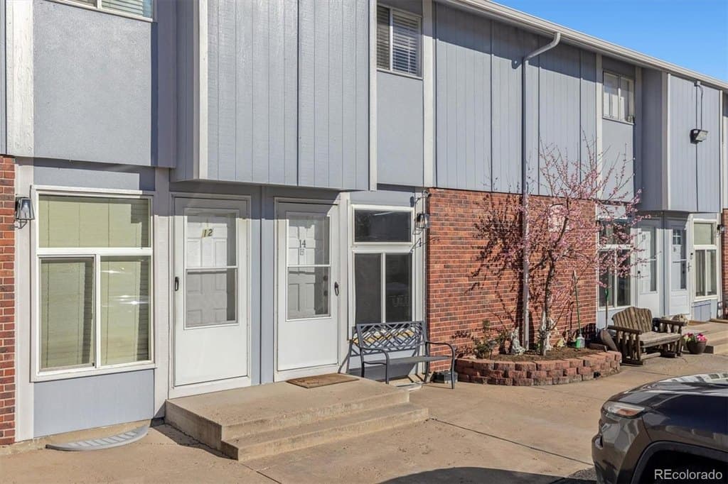 2 bedroom condo for sale at 6440 Tennyson St Apt 14 Berkley - $329,000