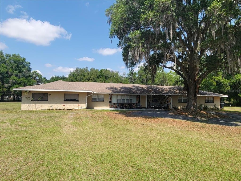 3 bedroom house for sale at 5121 Shady Oak Dr S Lakeland - $469,000