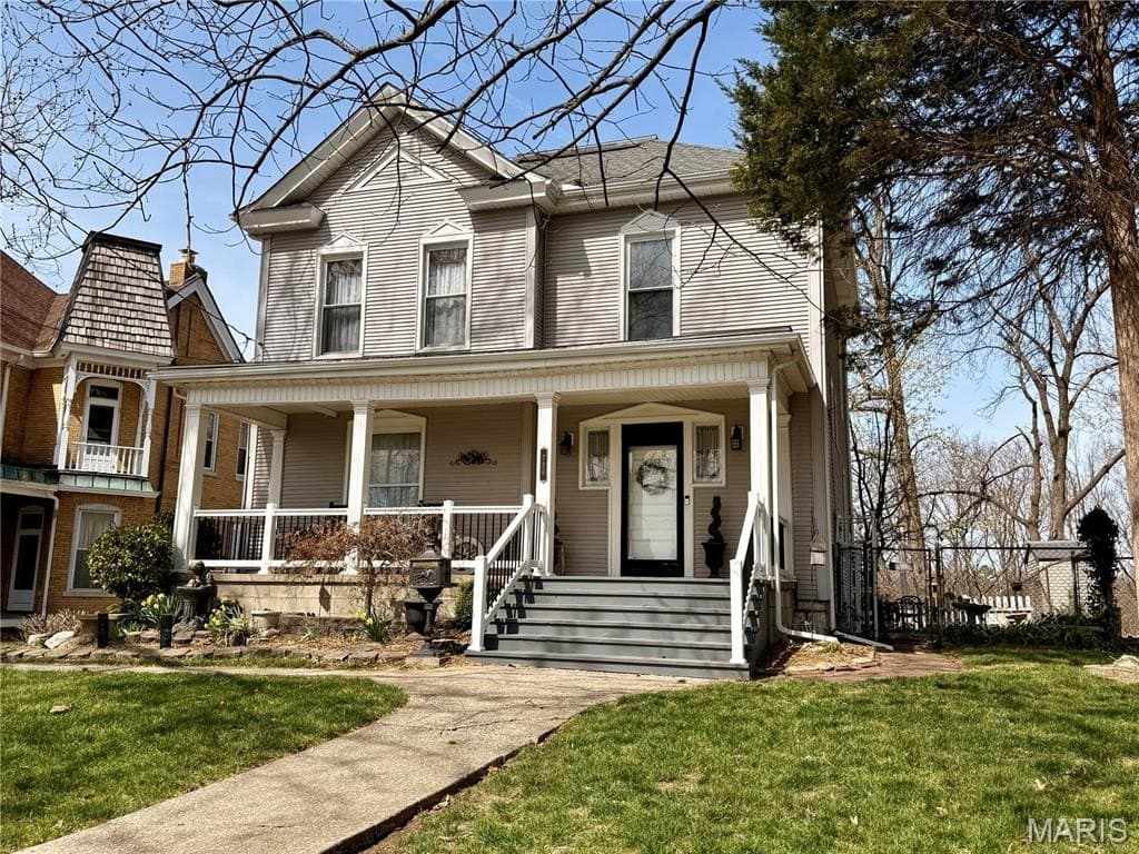 3 bedroom house for sale at 736 Washington Ave Alton - $199,500