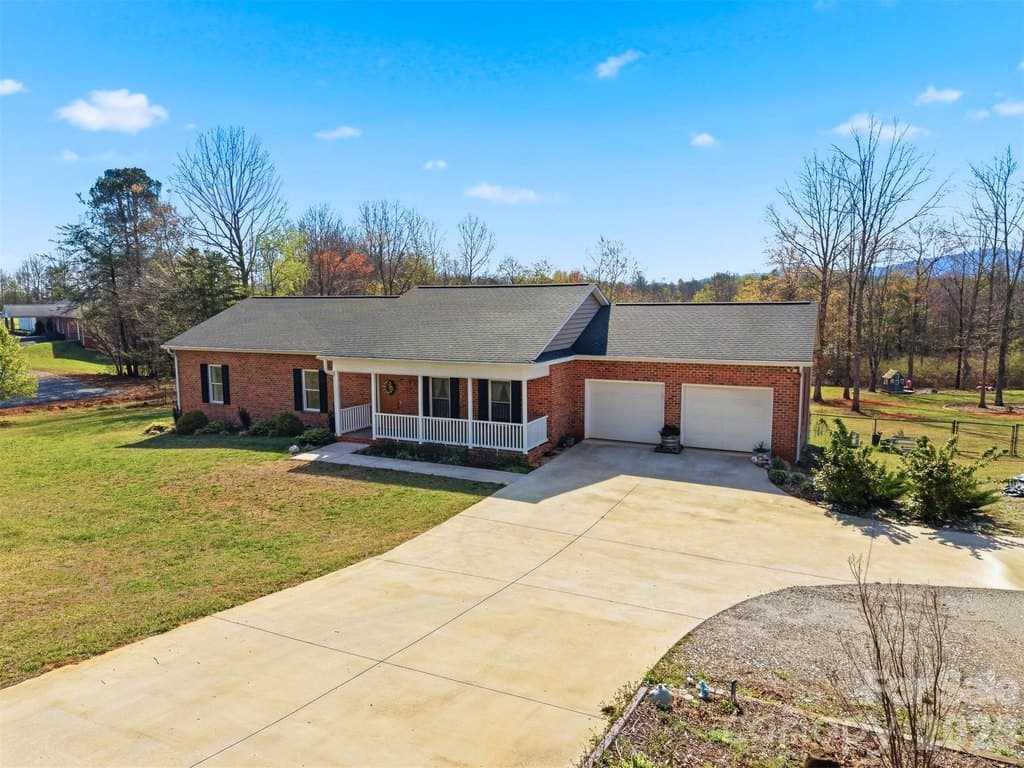 3 bedroom house for sale at 976 Amherst Rd Morganton 28655 - $525,000