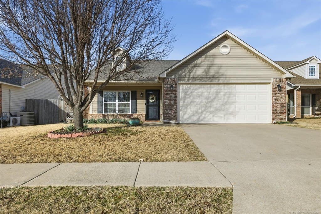 3 bedroom house for sale at 14650 S Toledo Pl Bixby 74008 - $254,977