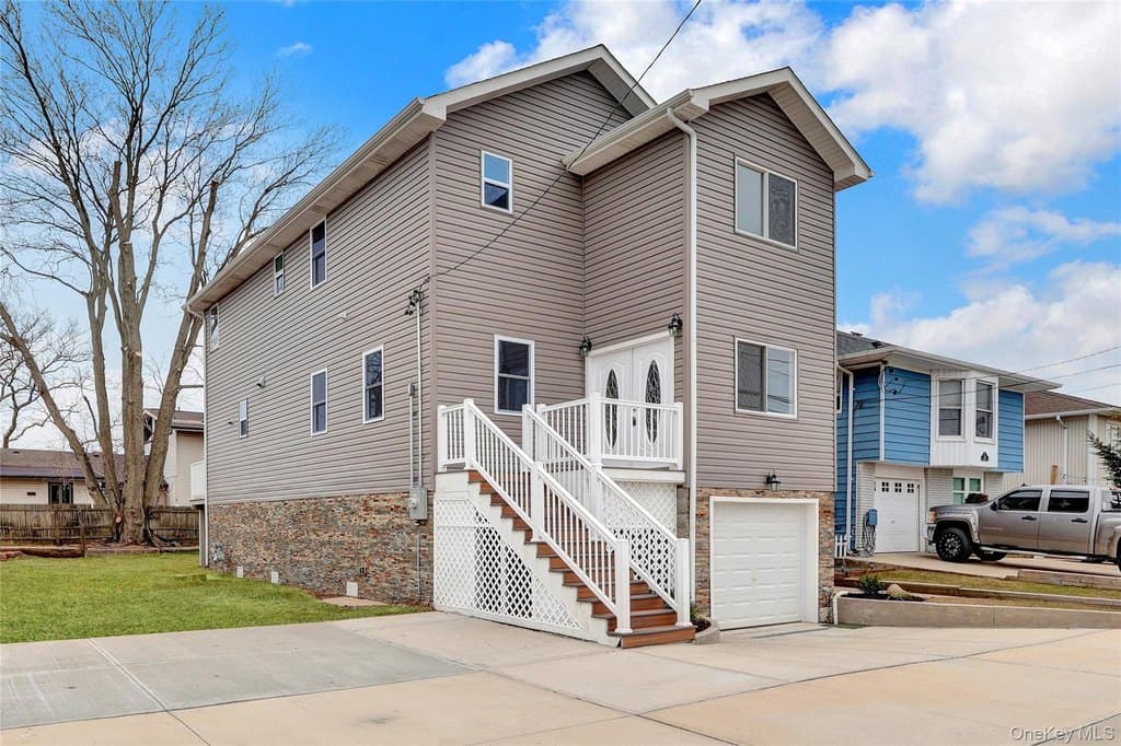 4 bedroom house for sale at 1010 California Pl S Barnum Island - $1,050,000
