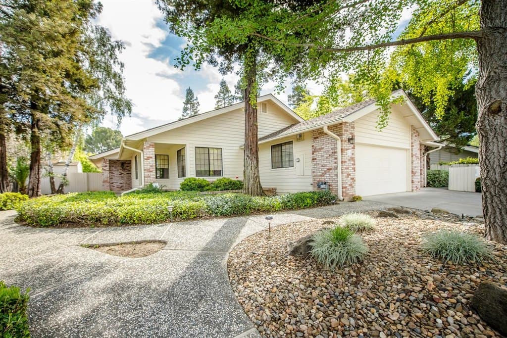 3 bedroom house for sale at 725 Fairview Dr Woodland 95695 - $875,000