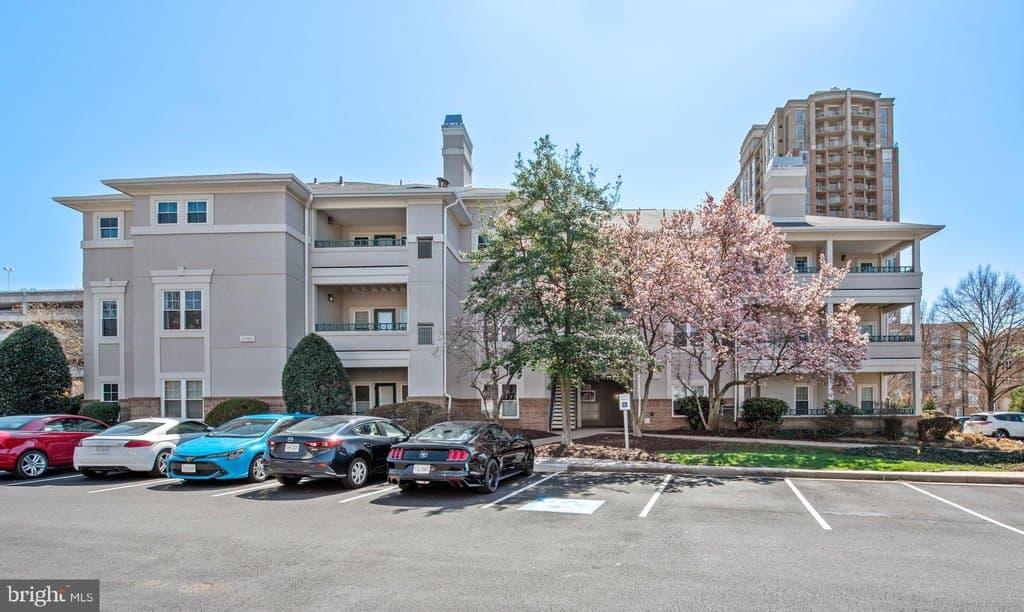 2 bedroom condo for sale at 12001 Taliesin Pl Apt 12 Reston 20190 - $399,990