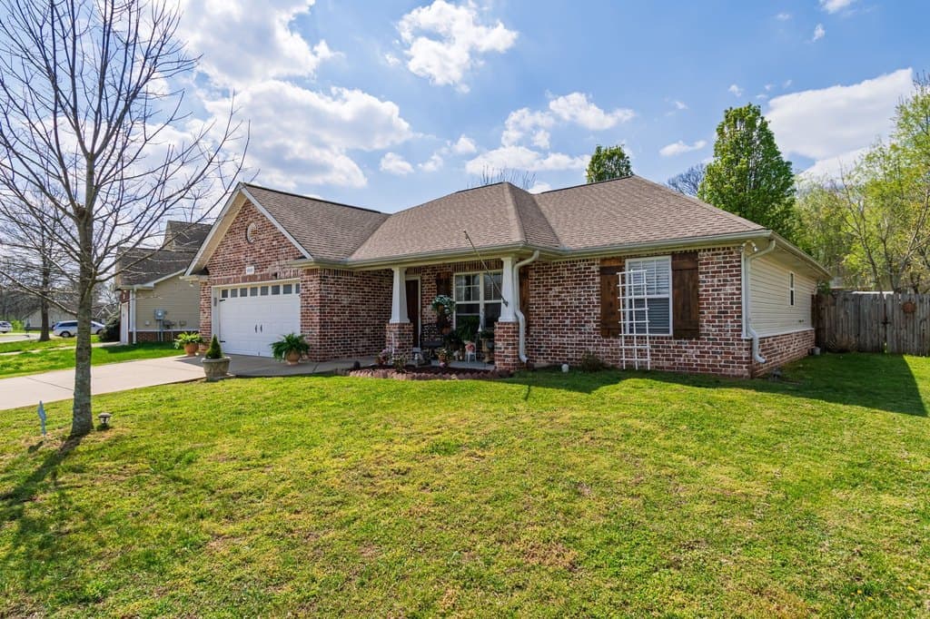 3 bedroom house for sale at 4989 Morning Dove Ln Spring Hill 37174 - $419,900