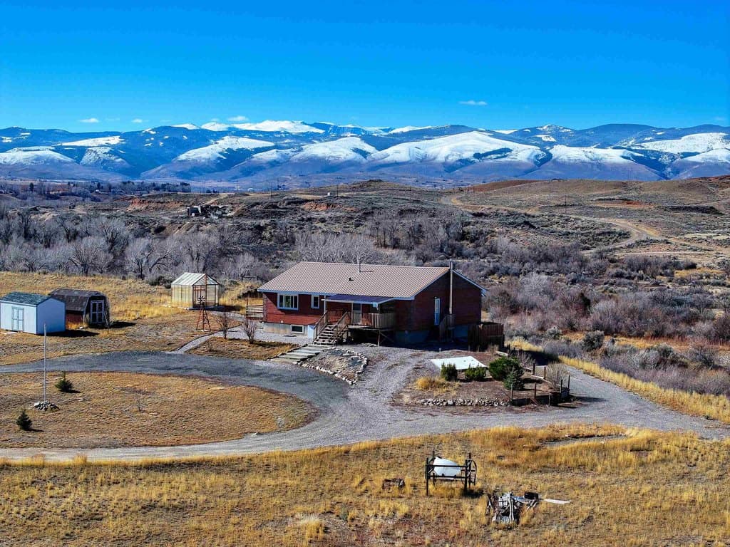 4 bedroom house for sale at 8471 Highway 789 Lander 82520 - $725,000