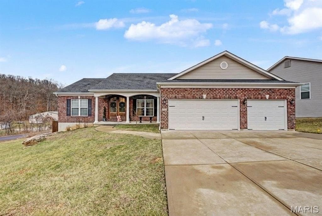 3 bedroom house for sale at 1702 Springbrook Dr Barnhart - $459,900