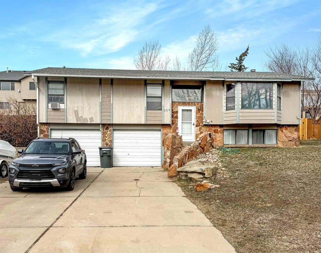 3 bedroom house for sale at 209 Jared Ln Evanston 82930 - $359,000
