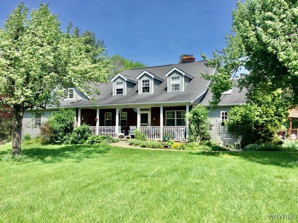 5 bedroom house for sale at 639 County Line Rd Alden - $759,000