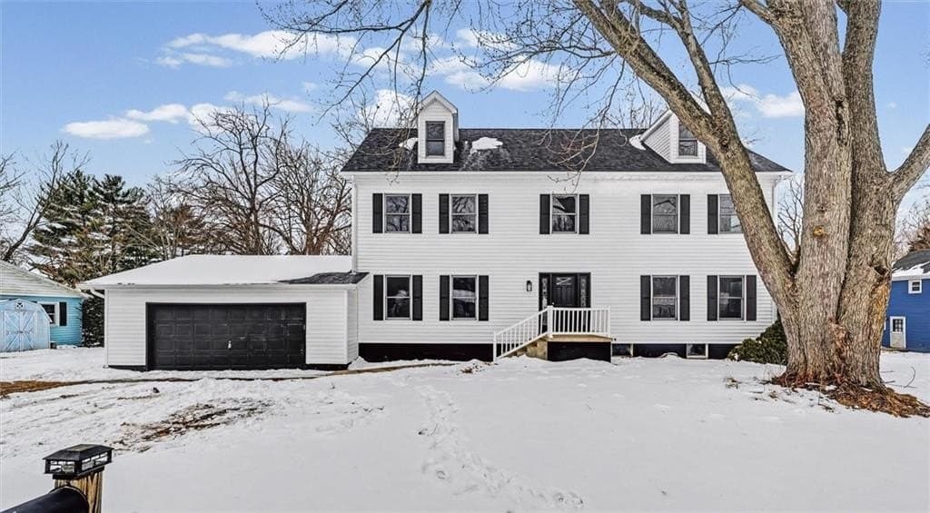 6 bedroom house for sale at 106 Delmar Dr Catlin - $349,900