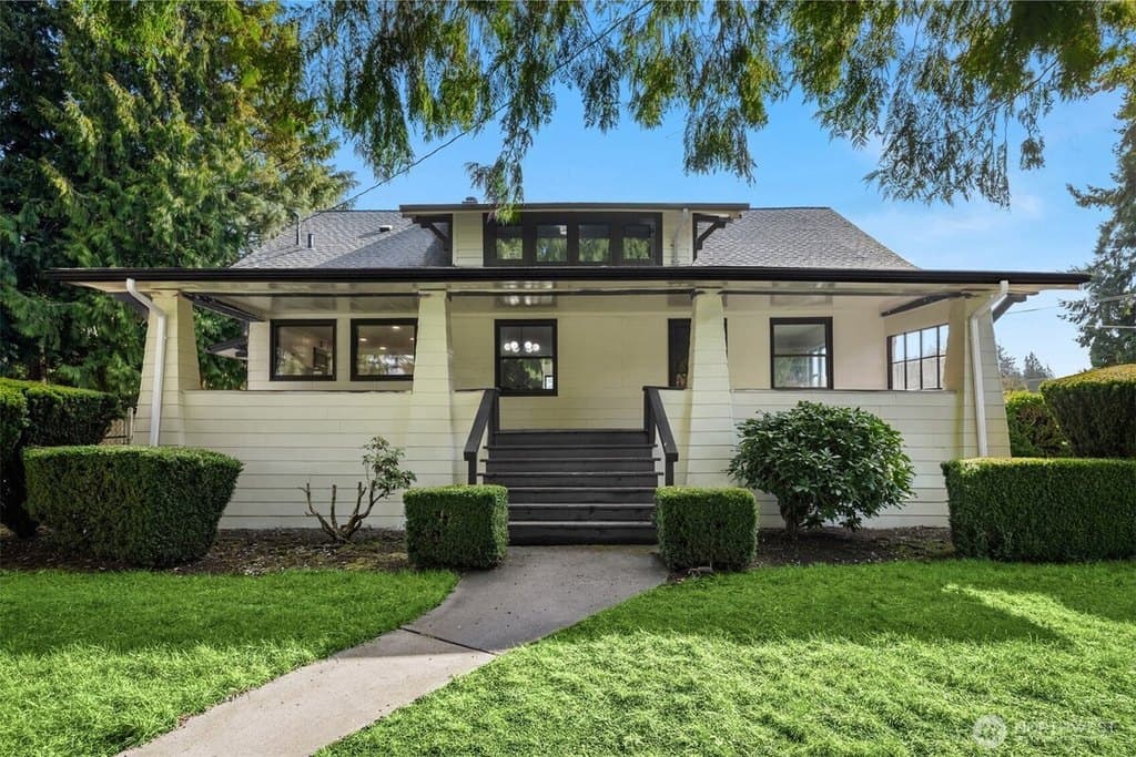 5 bedroom house for sale at 11726 10th Ave S Burien 98168 - $949,950