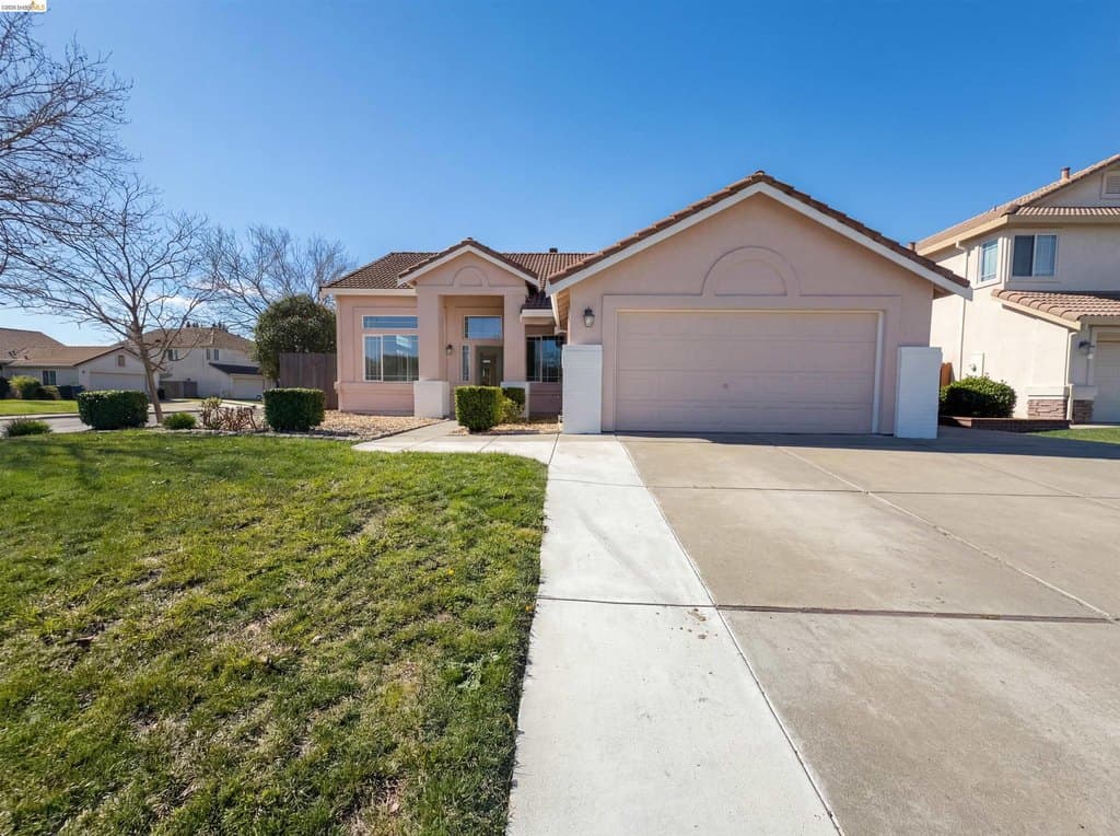 4 bedroom house for sale at 300 Perkins Ct Suisun City 94585 - $637,000
