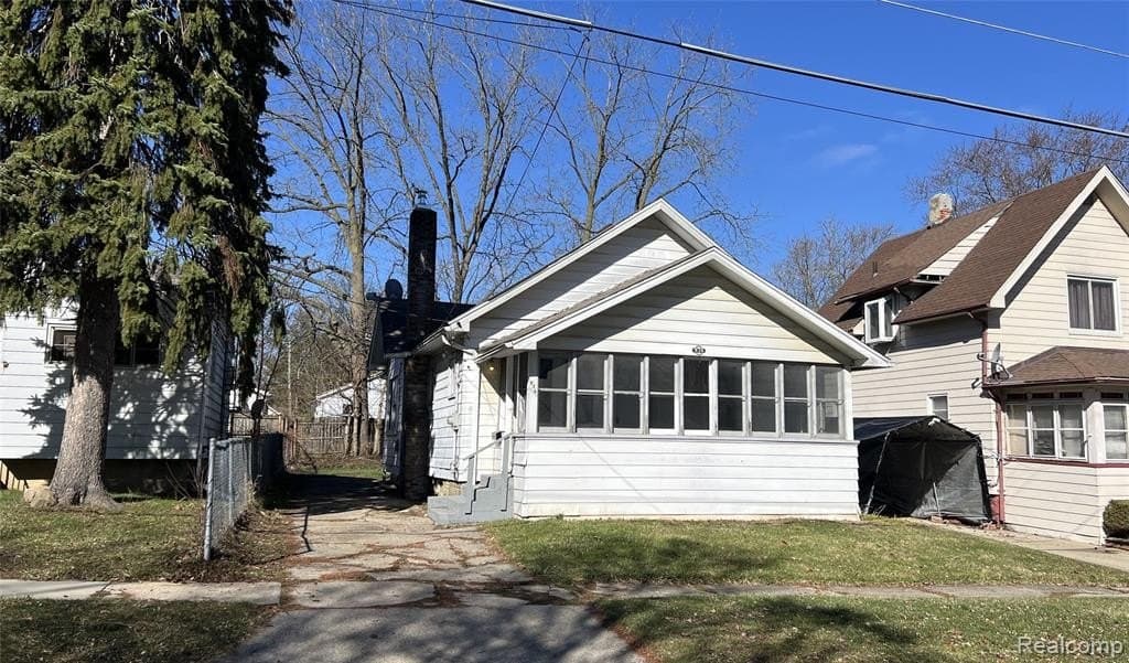 3 bedroom house for sale at 936 Stocker Ave Flint 48503 - $59,000