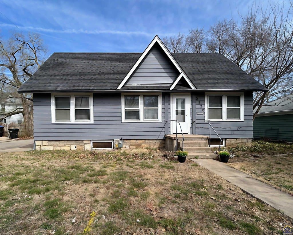 2 bedroom house for sale at 3720 SW 9th St Topeka 66606 - $149,900