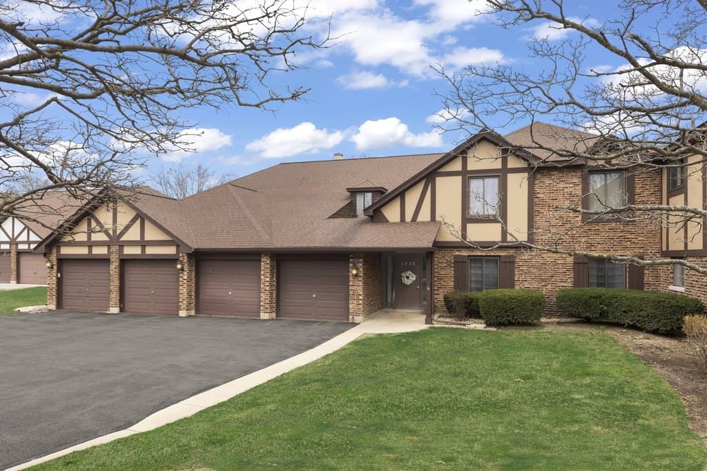 2 bedroom condo for sale at 1755 Plymouth Ct Apt D Wheaton 60189 - $259,000