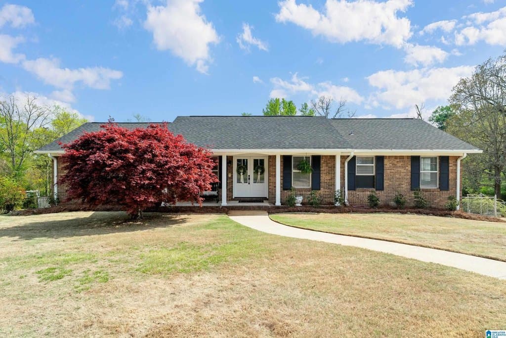4 bedroom house for sale at 2282 S Sherrlyn Dr Hoover 35226 - $474,900