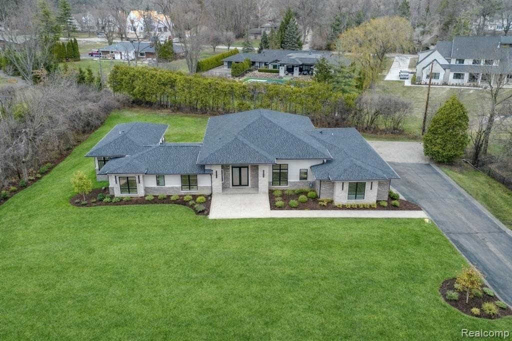 4 bedroom house for sale at 7400 Melody Ln Bloomfield Hills - $1,800,000
