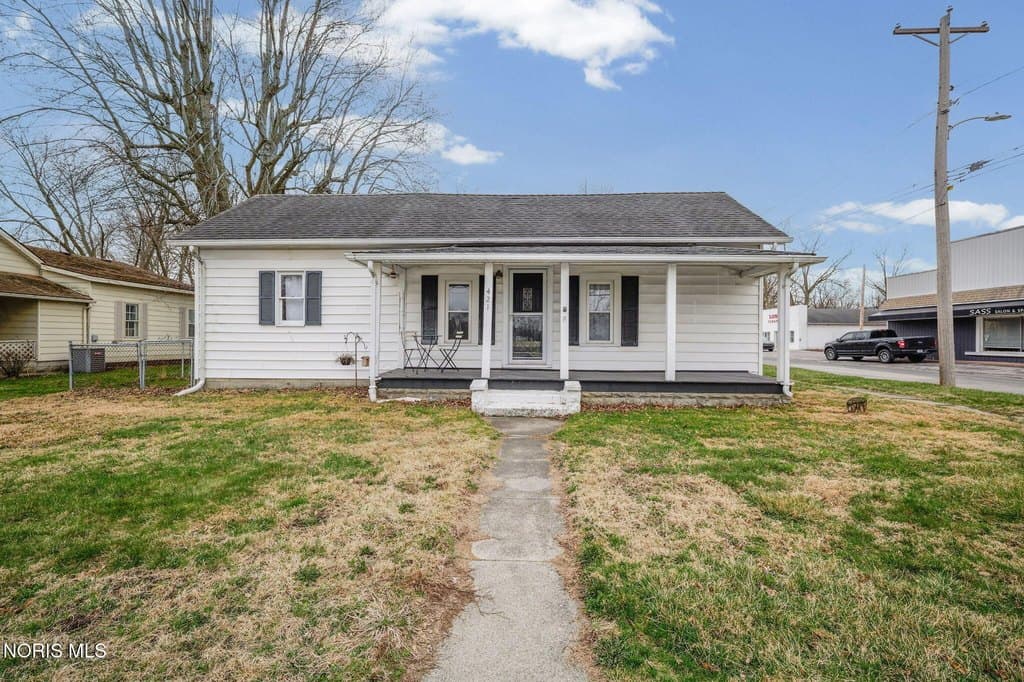 3 bedroom house for sale at 421 Conneaut Ave Bowling Green - $210,000